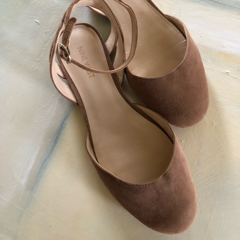 Nine West beige 8.5 flat sandals